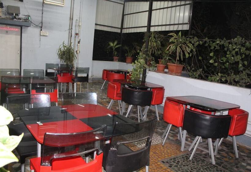 בית מלון כפרי Cool Palace