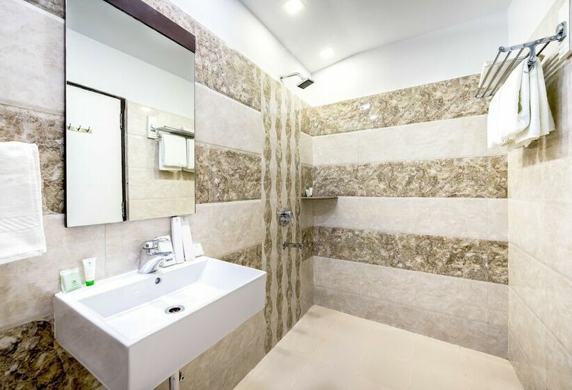 Отель Itsy By Treebo Jai Ambe Maa