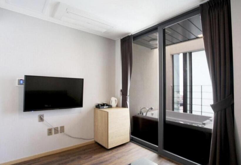 Отель Jeju Slim