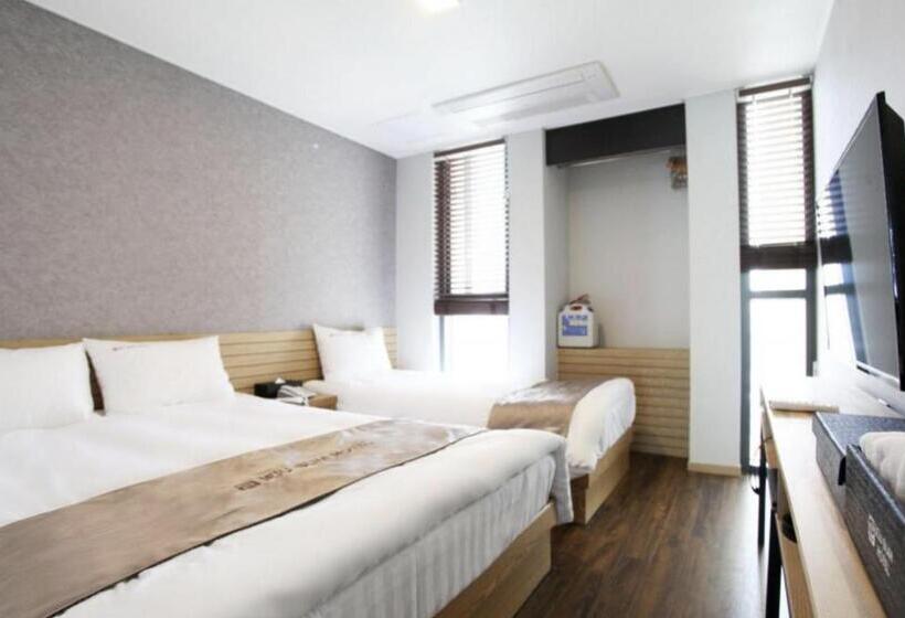 Отель Jeju Slim