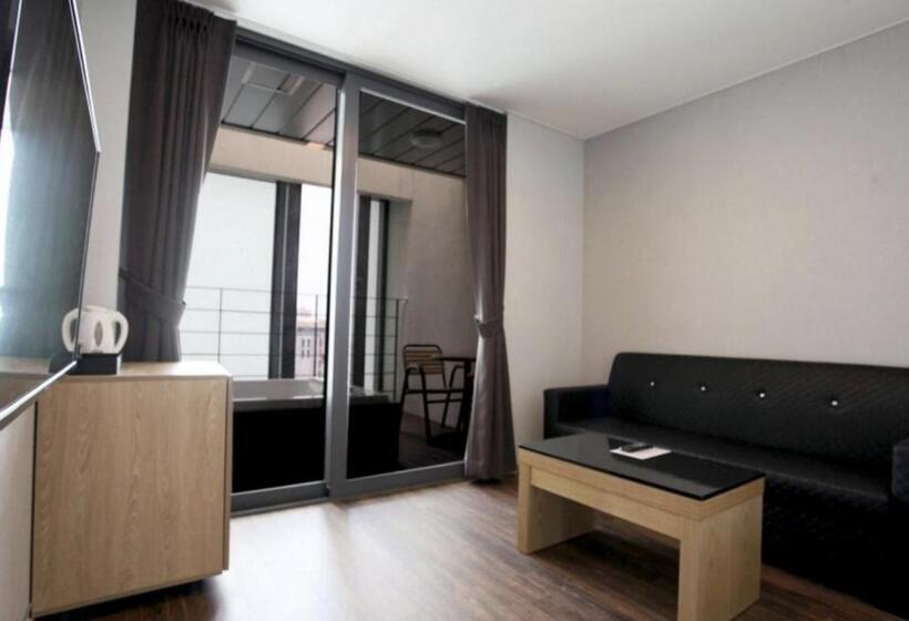 Отель Jeju Slim