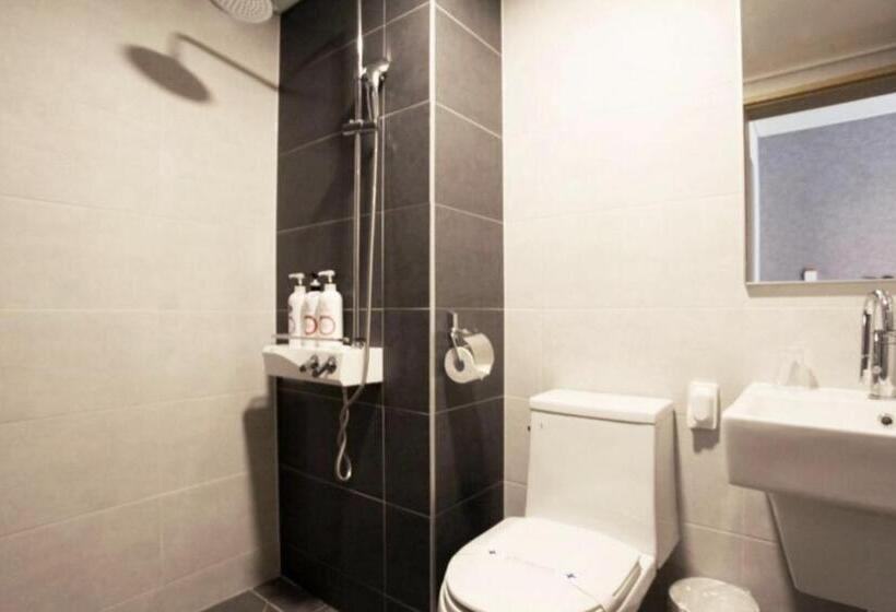 Отель Jeju Slim