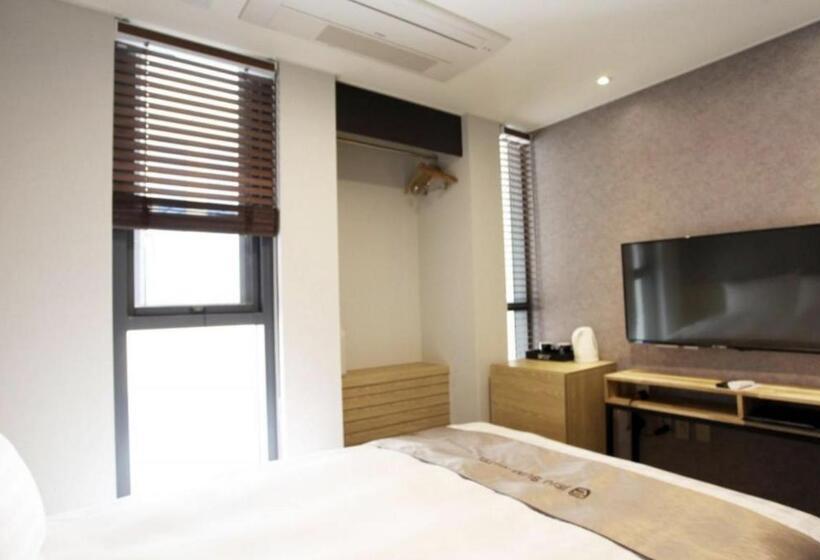 Отель Jeju Slim