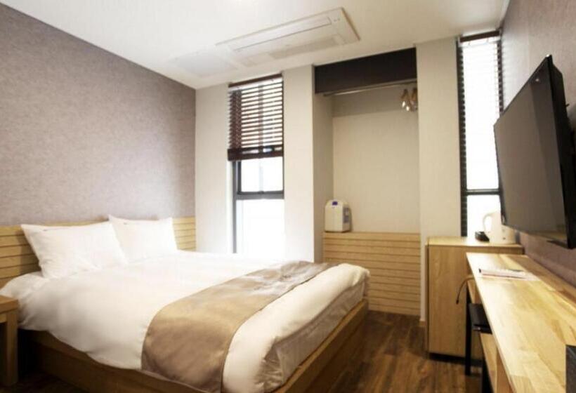 Отель Jeju Slim