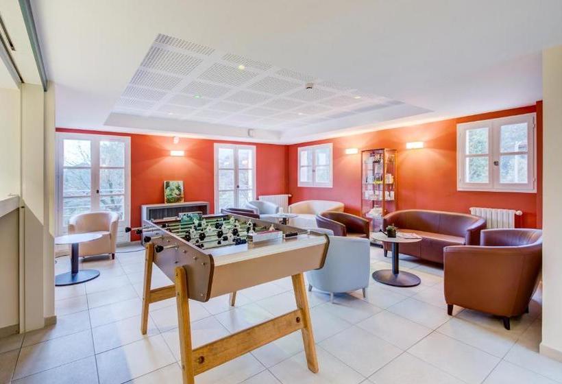 فندق Domaine La Tour Carrée