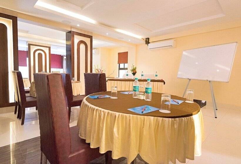 هتل Regenta Inn Larica