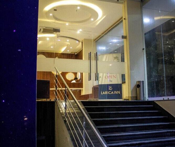 هتل Regenta Inn Larica