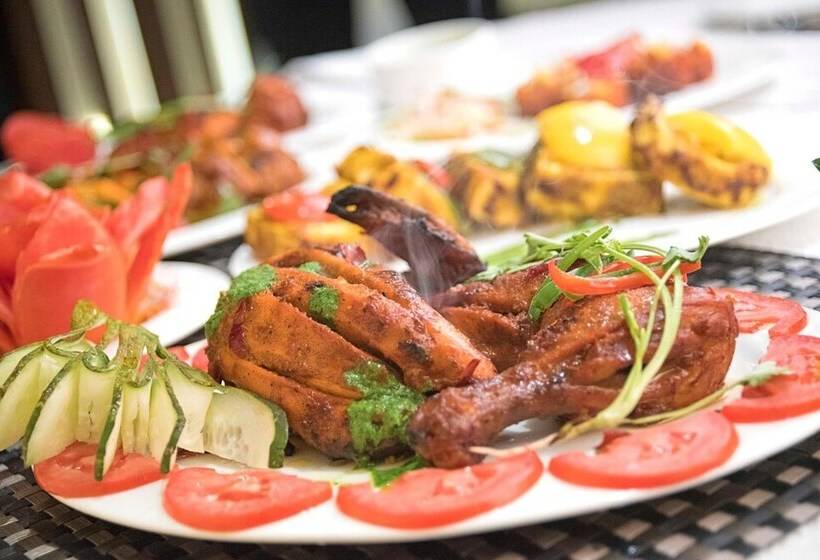 هتل Regenta Inn Larica