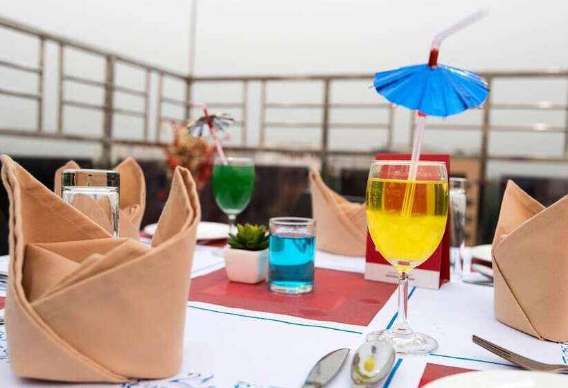 هتل Regenta Inn Larica