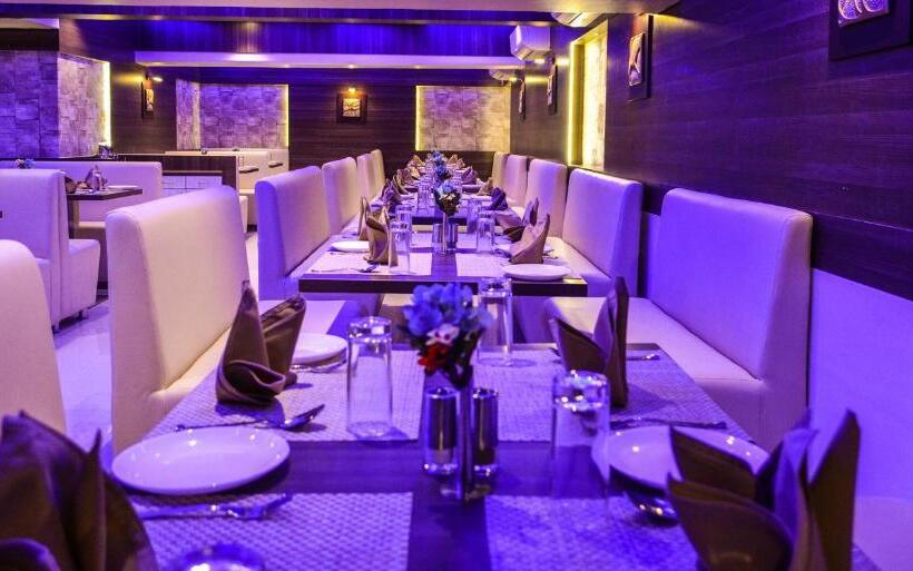 فندق Rudra Shelter International