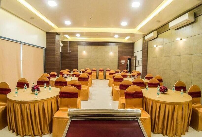 בית מלון כפרי Rudra Shelter International