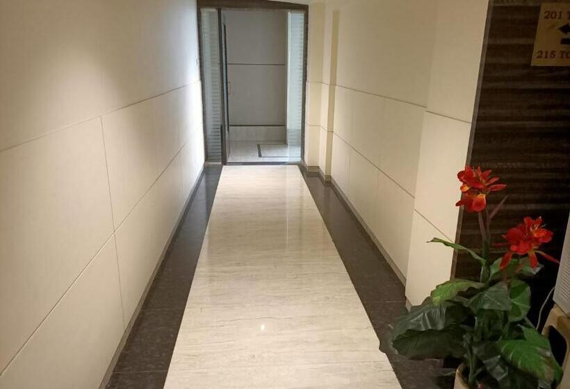 فندق Rudra Shelter International