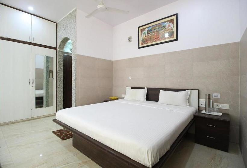 ホテル Spot On 38402 Rsp Royals Resort