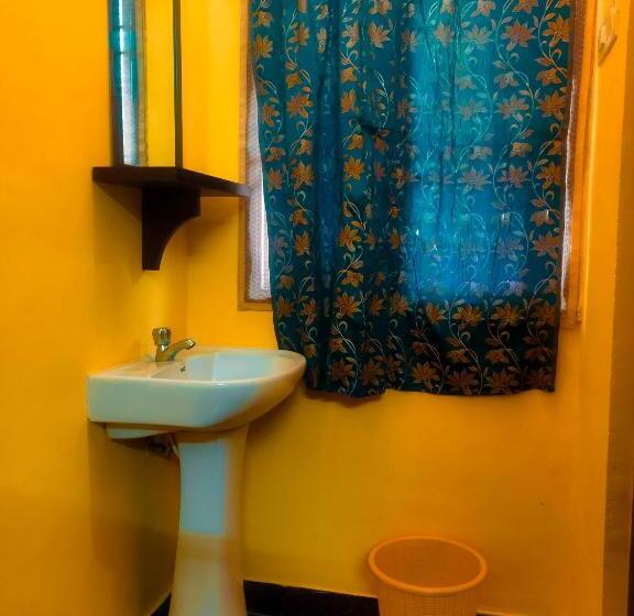 בית מלון כפרי Srinivasa Residency