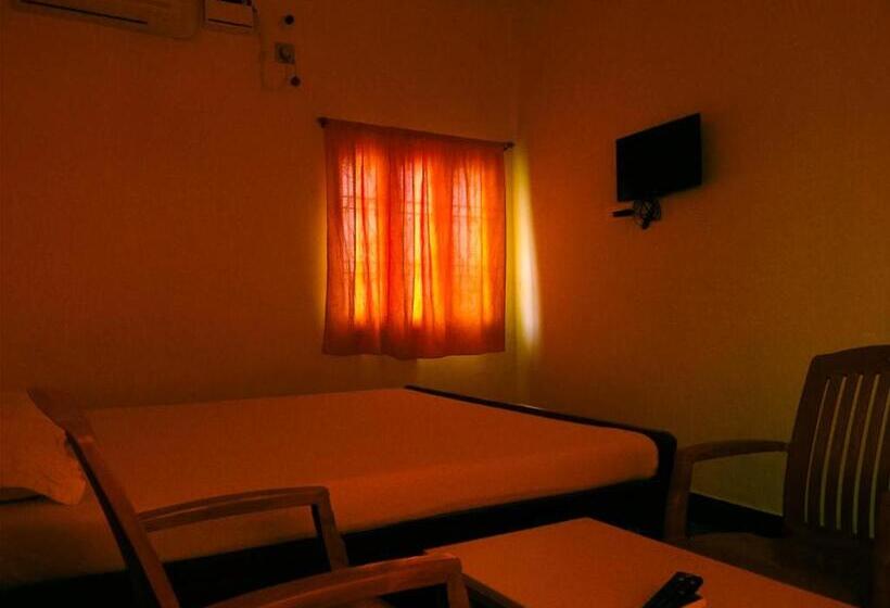 בית מלון כפרי Srinivasa Residency