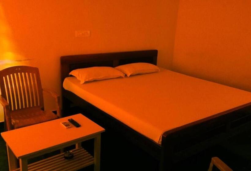 בית מלון כפרי Srinivasa Residency