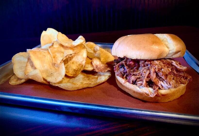 호텔 The Inn On The River