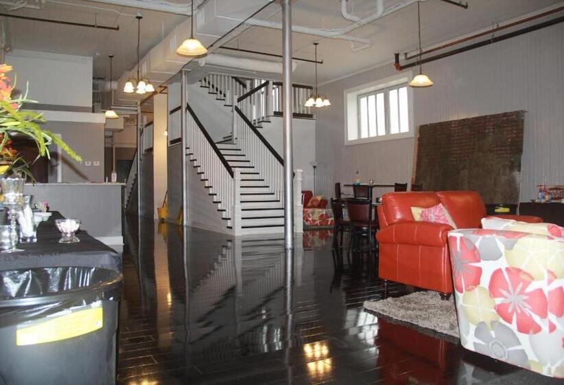 호텔 The Inn On The River