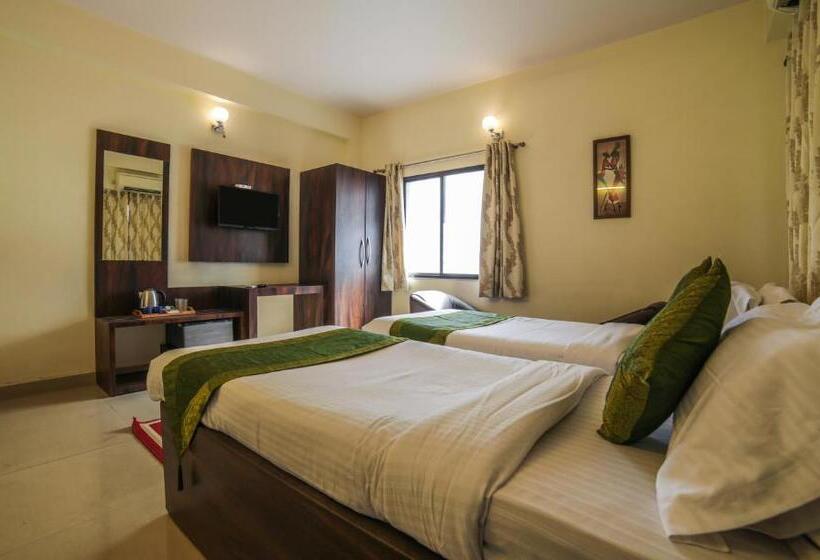 Отель Treebo Ivory House