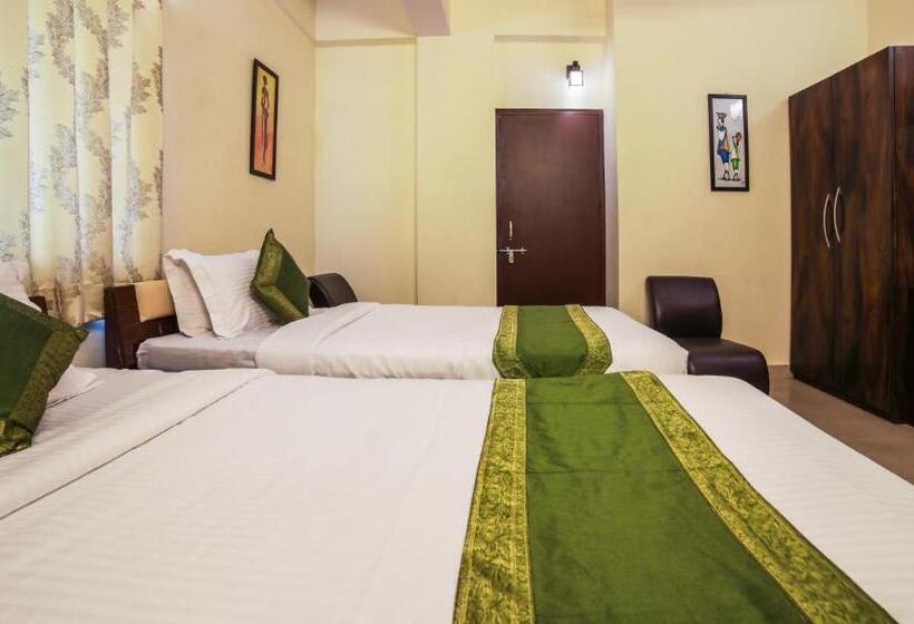 Отель Treebo Ivory House