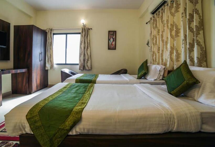 Отель Treebo Ivory House