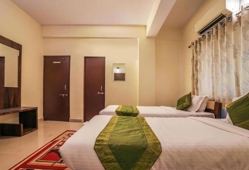 Отель Treebo Ivory House