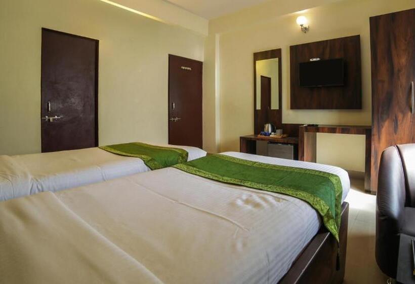 Отель Treebo Ivory House