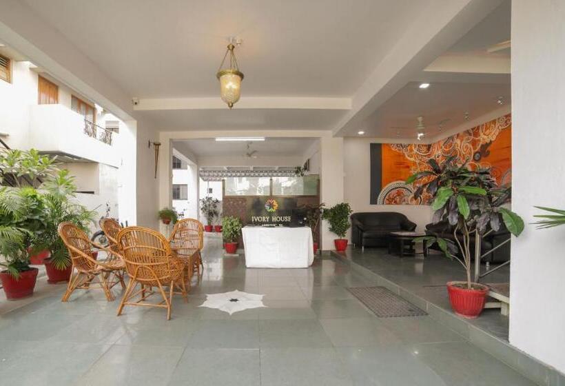 Отель Treebo Ivory House