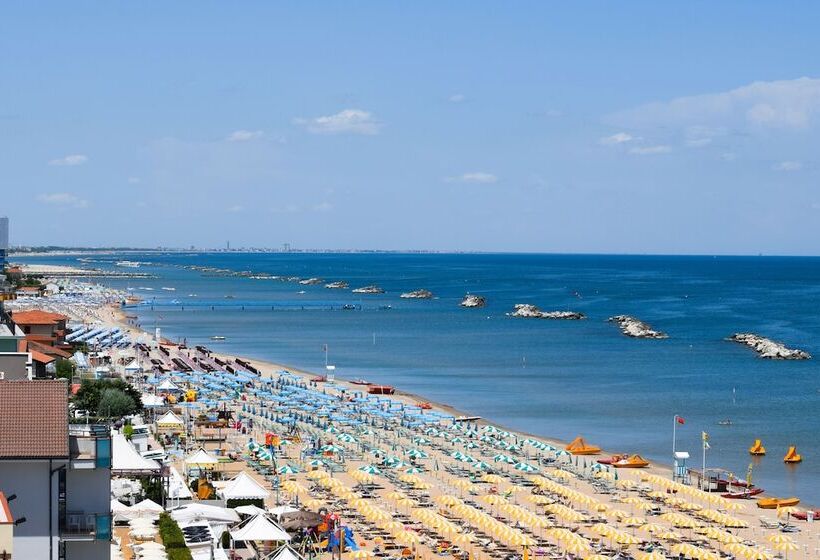 Отель Universal