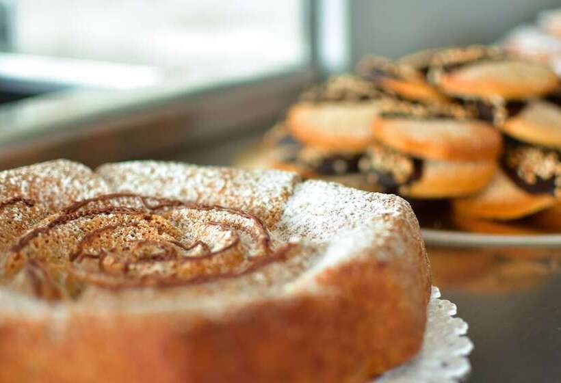 Отель Universal