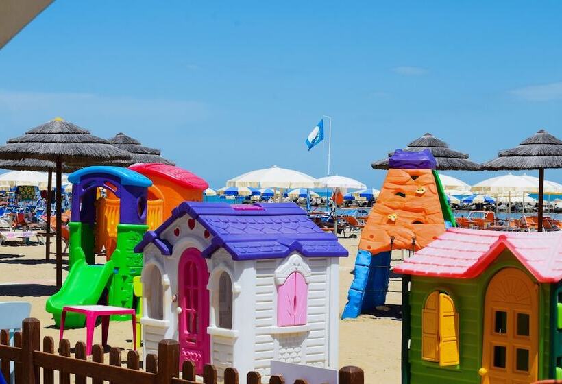 Отель Universal