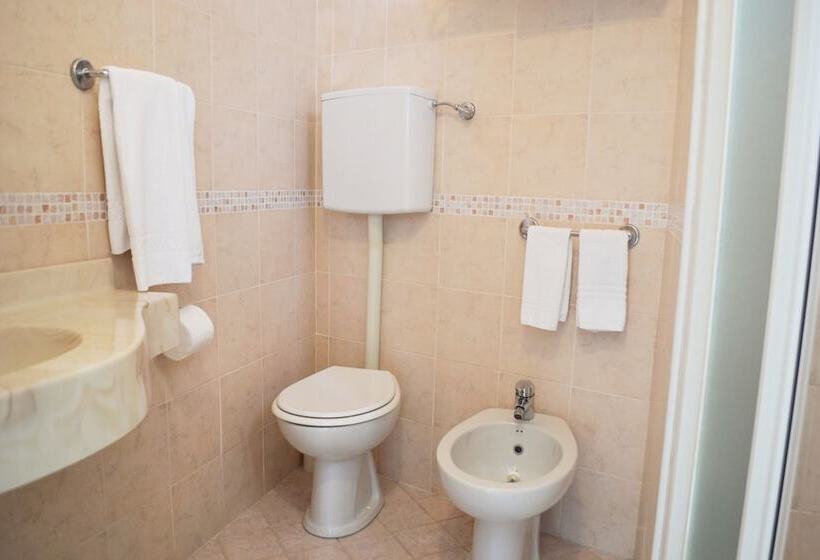 Отель Universal