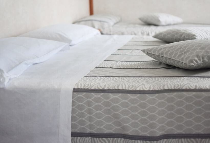 Отель Universal