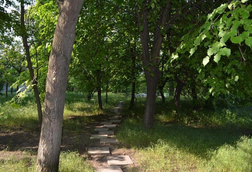 هتل Zelenyi Kampus