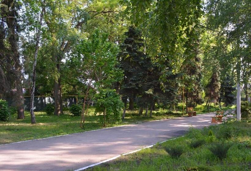 هتل Zelenyi Kampus