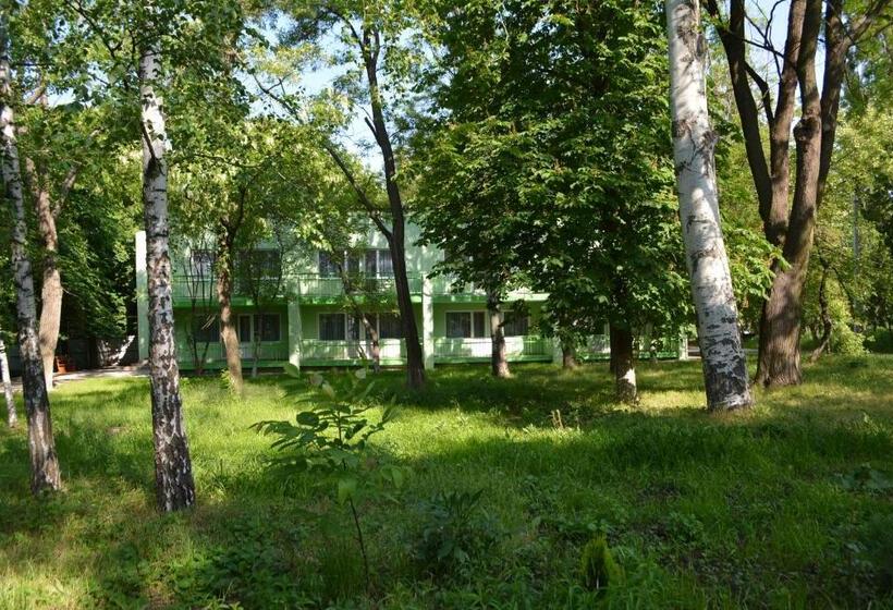 هتل Zelenyi Kampus