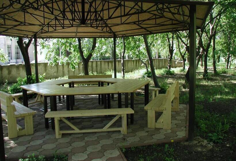 هتل Zelenyi Kampus