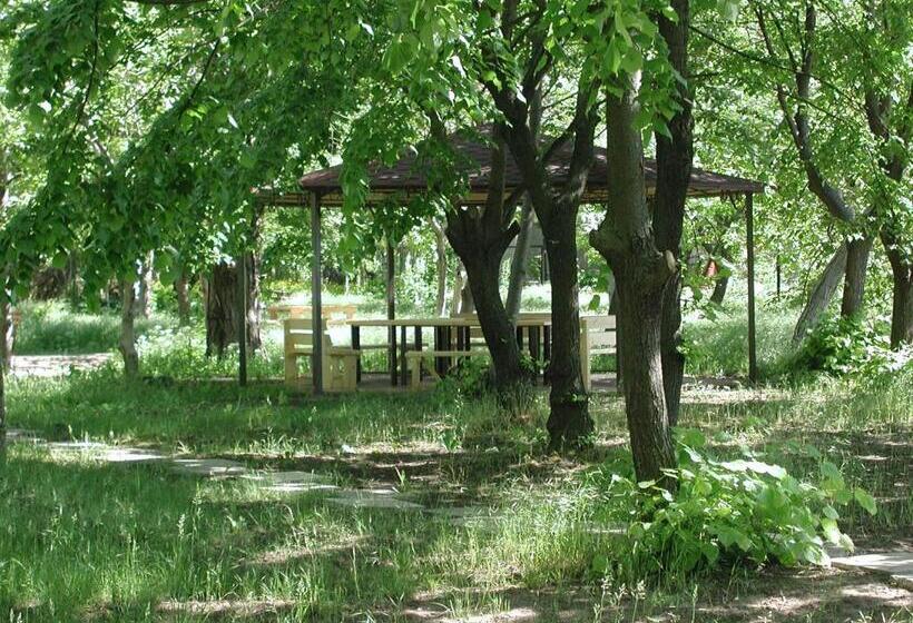 هتل Zelenyi Kampus