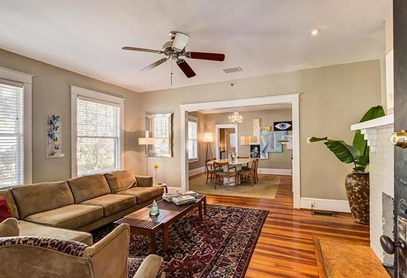 مبيت وإفطار Adora Inn