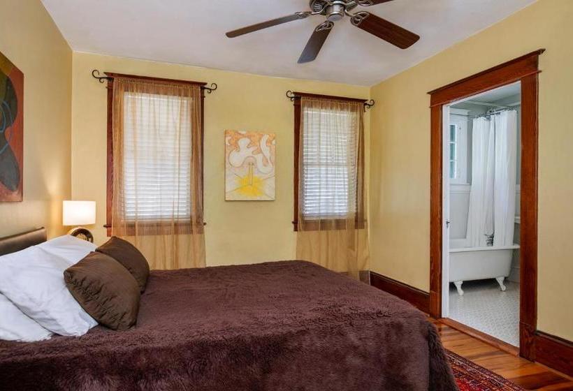 مبيت وإفطار Adora Inn