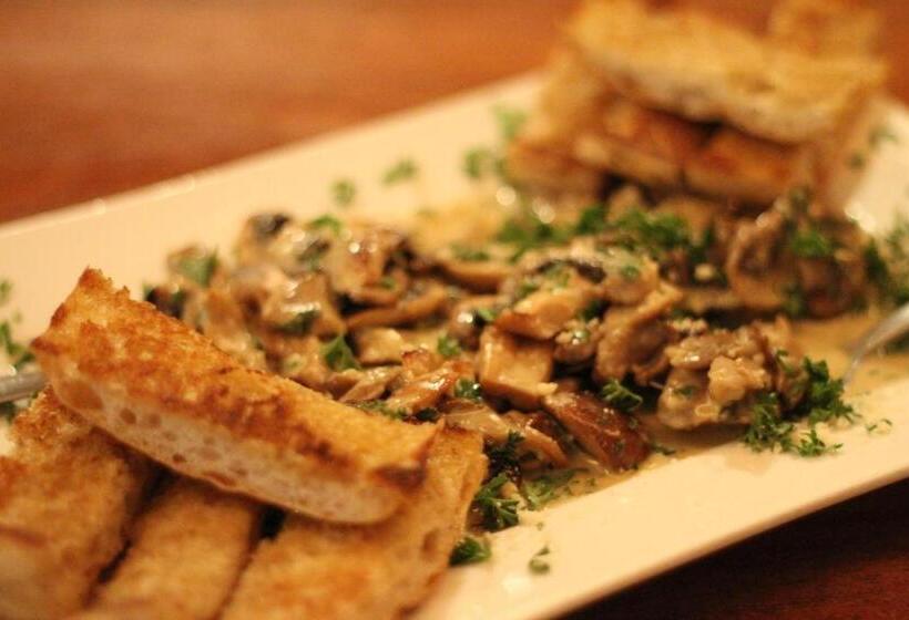 مبيت وإفطار Gingerbread Restaurant &