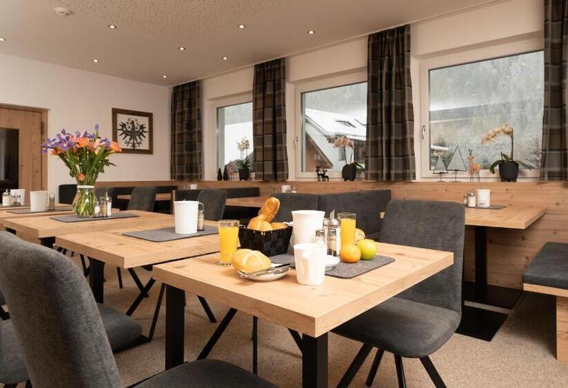 تختخواب و صبحانه Pension Sonnenheim