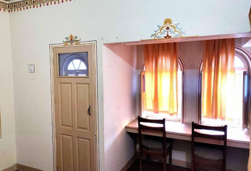 مبيت وإفطار Tourist Pension