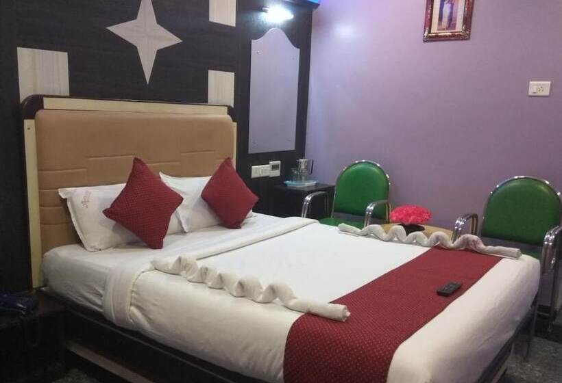 Отель Aakash Residency