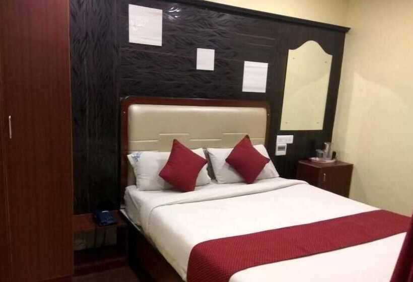 Отель Aakash Residency