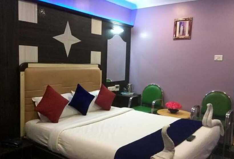 Отель Aakash Residency