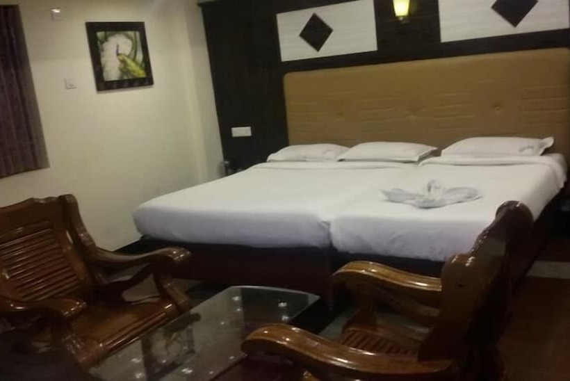 Отель Aakash Residency