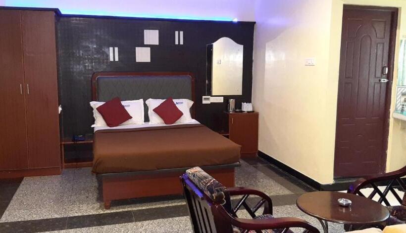 Отель Aakash Residency