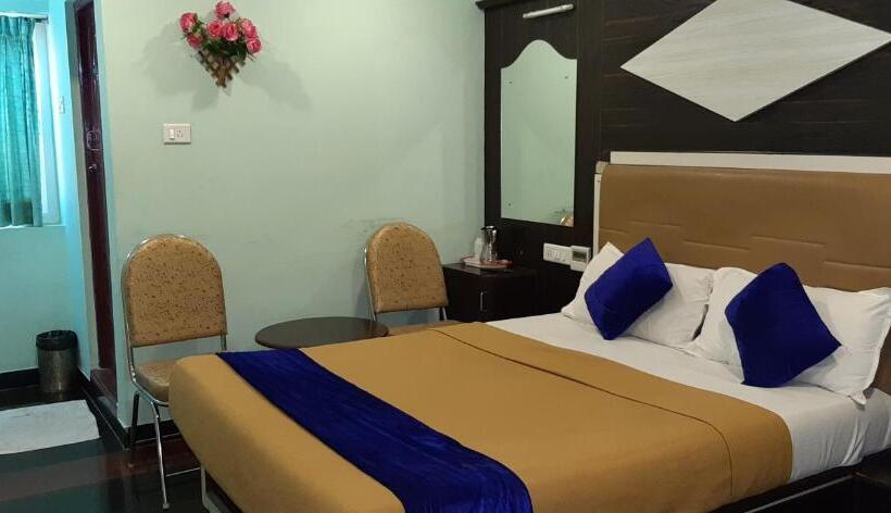 Отель Aakash Residency