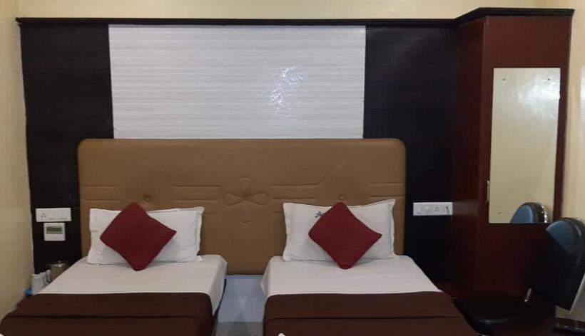 Отель Aakash Residency